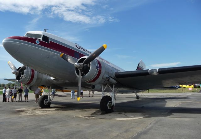 Douglas DC-3 —