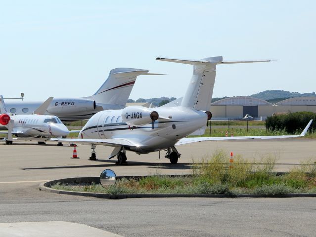 Embraer Phenom 300 (G-JAGA) - 11 sept 2016