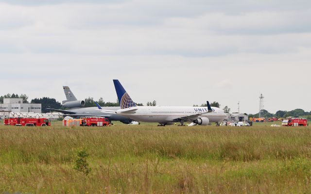 BOEING 767-300 (N665UA) - united b767-322er n665ua diverted to shannon due to a suspected bomb threat while routing rome to chicago 11/6/18.