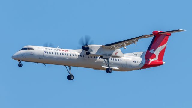 de Havilland Dash 8-400 (VH-QOM)