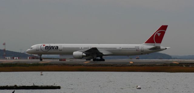 BOEING 757-300 (N595NW)