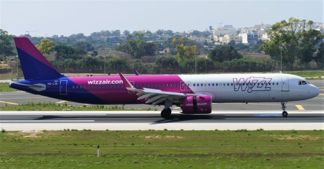 Airbus A321 (HA-LVE) - On landing RW31