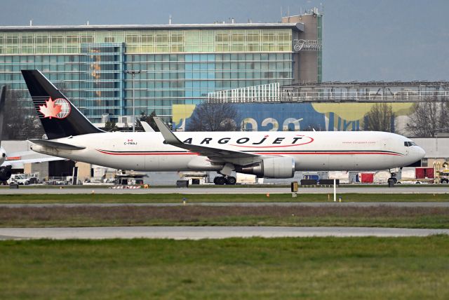 BOEING 767-300 (C-FMAJ)