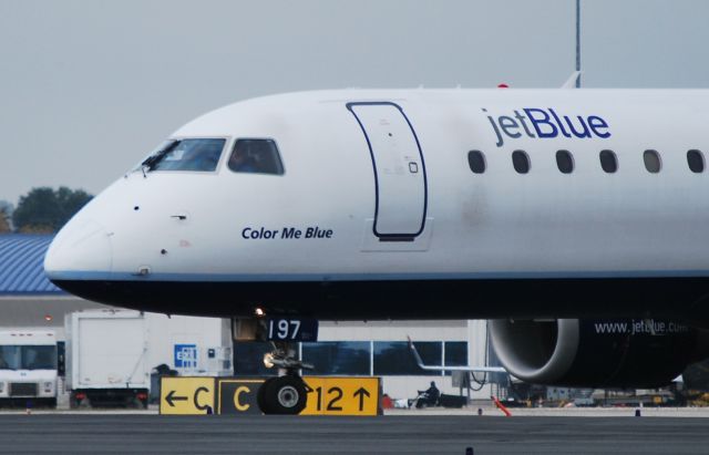 Embraer ERJ-190 (N197JB) - Color Me Blue - 10/23/09