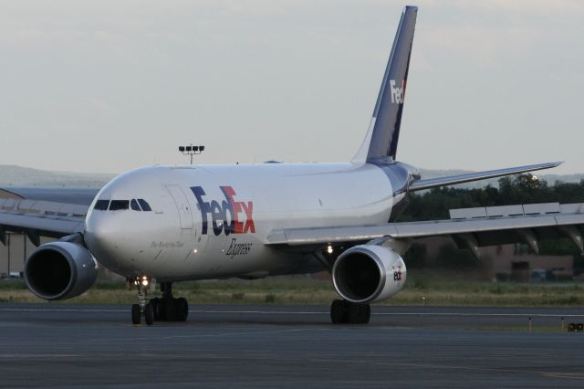 Airbus A300F4-600 (N664FE) - July 13, 2007 - evening arrival at Syracuse, NY