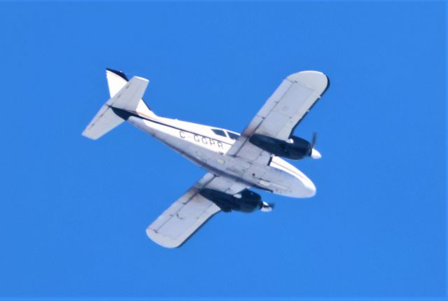 C-GGPR — - C-GGPR Piper Aztec PA-23-250 survolant le fleuve St-Laurent à Lavaltrie QC. le 13-02-2023 à 14:46