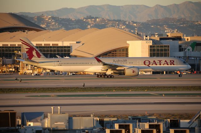 Airbus A350-1000 (A7-ANM)