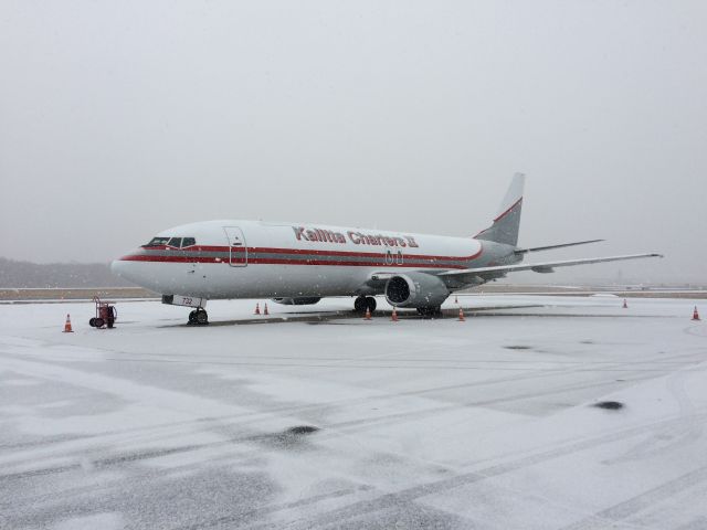 BOEING 737-400 (N732CK) - Welcome to BDL Kalitta Charters.. 