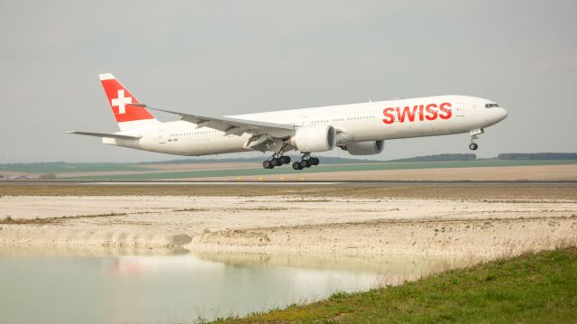 Boeing 777-200 (HB-JNI)