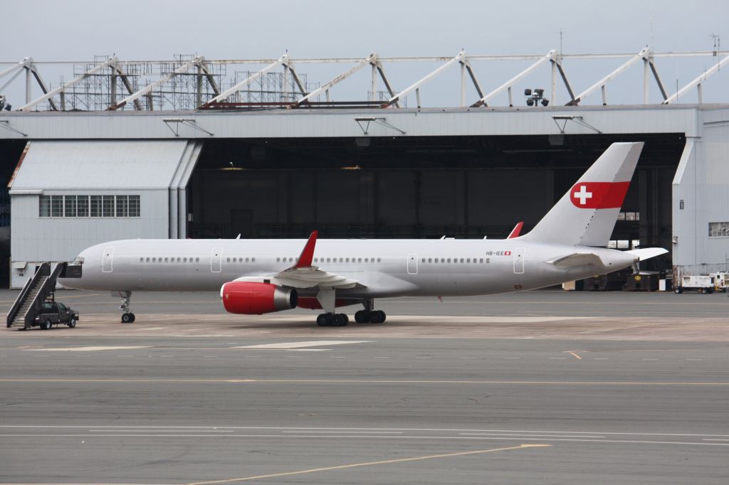 Boeing 757-200 (HB-IEE)