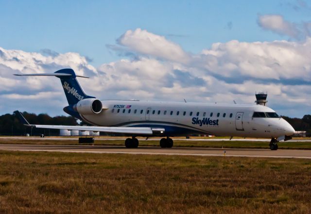 Canadair Regional Jet CRJ-700 (N752SK)