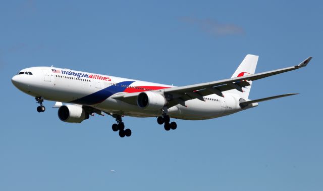 Airbus A330-300 (9M-MTN) - Short Final To 16R