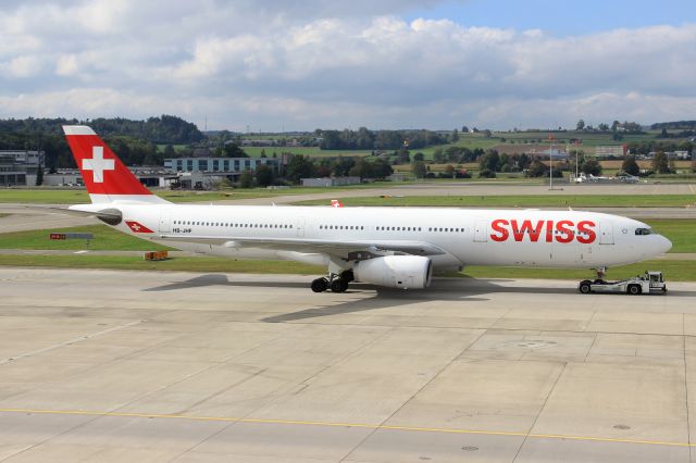 Airbus A330-300 (HB-JHF)