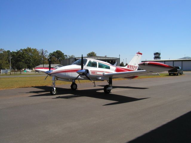 Cessna 310 (N9921F)