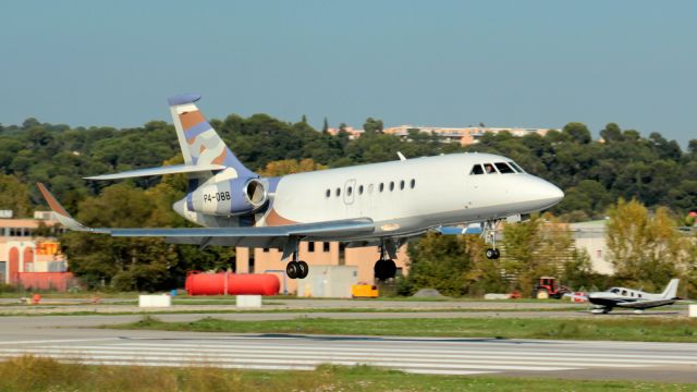 Dassault Falcon 2000 (P4-DBB)