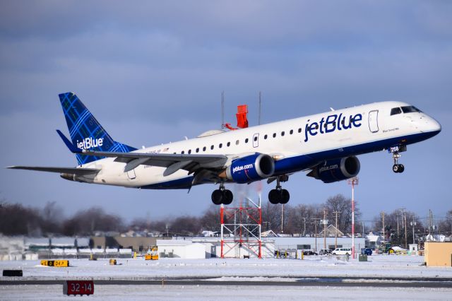 Embraer ERJ-190 (N258JB) - "Blue Send Me"