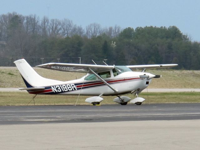 Cessna Skylane (N3198R) - The Skylane is a great personal travel aircraft.