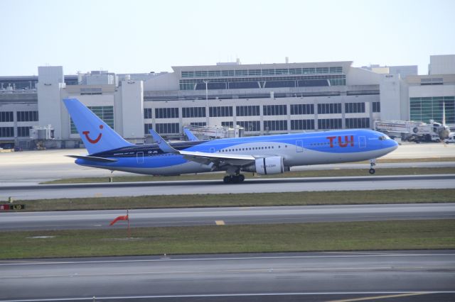 BOEING 767-300 (OO-JNL)