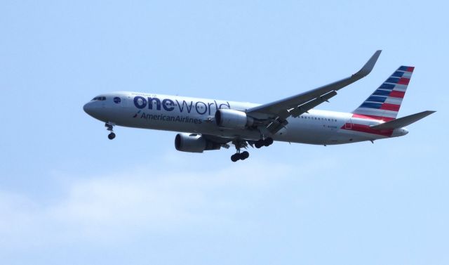 BOEING 767-300 (N343AN) - On final is this 2003 American Airlines Boeing 767-323 in the Spring of 2019.