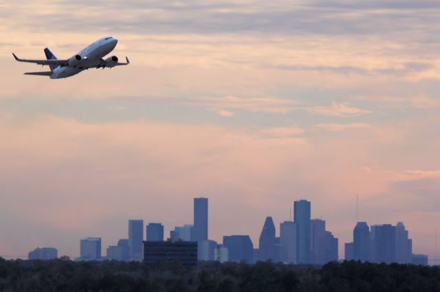 Boeing 737-500 (N11612) - City Of Houston, TX skyline in the background * 01-12-2012