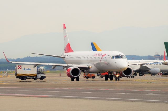 EMBRAER 195 (OE-LWE)