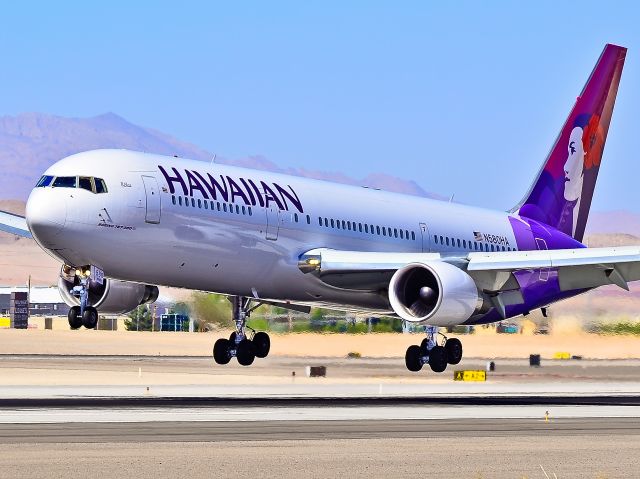 BOEING 767-300 (N580HA) - Hawaiian Air Boeing 767-33A/ER N580HA / 580 (cn 28140/850)  Las Vegas - McCarran International (LAS / KLAS) USA - Nevada, June 24, 2011 Photo: Tomás Del Coro