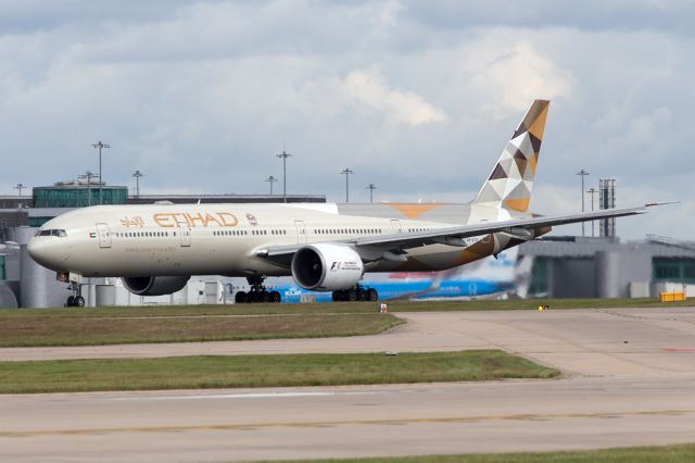 BOEING 777-300ER (A6-ETE) - ETD16 departing for Abu Dhabi, passing T3.  Now in the new colours.