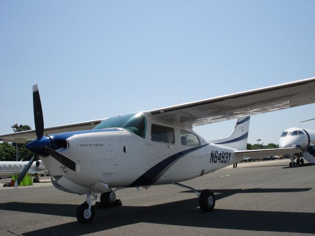 Cessna Centurion (N6493Y) - Ready for departure