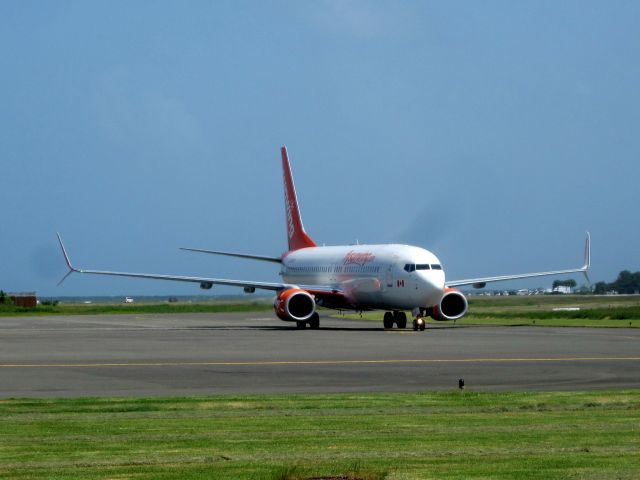 Boeing 737-800 (C-FPRP)