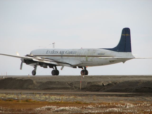 Douglas DC-6 (N6586C) - Ready for take off at Barrow, Alaska.