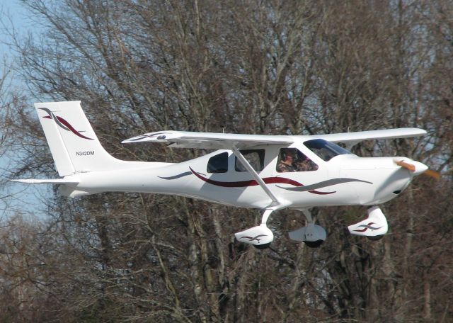 Experimental 100kts-200kts (N342DM) - Landing at the Downtown Shreveport airport. A really nice looking aircraft.