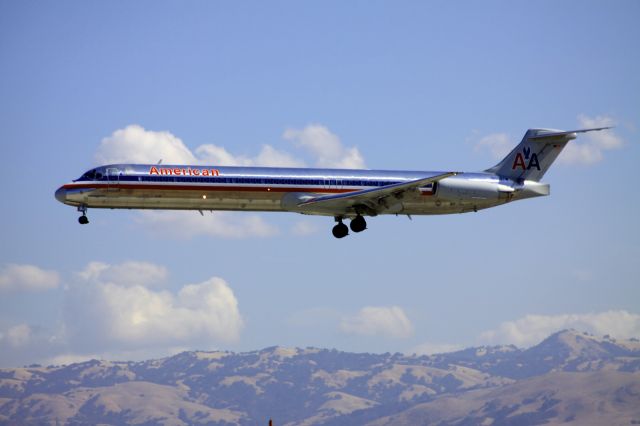 McDonnell Douglas MD-83 (N968TW) - On Final 30R. Almost as if they stopped in mid air.