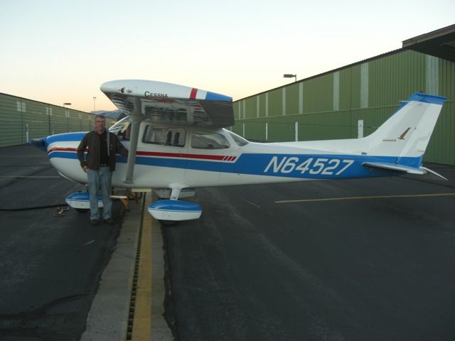 Cessna Skyhawk (N64527)