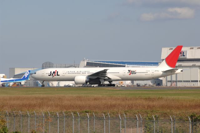 BOEING 777-300 (JA731J) - Departure at Narita Intl Airpot R/W34L on 2006/11/18 Yokoso! Japan Title