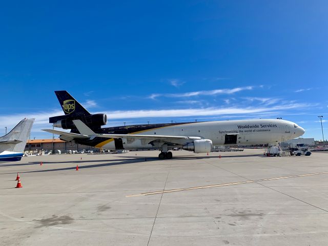 Boeing MD-11 (N273UP) - Paint looks well worn. 