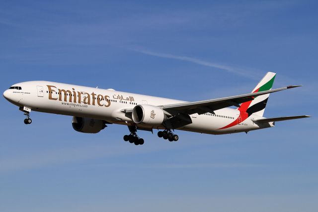 BOEING 777-300ER (A6-ECH)