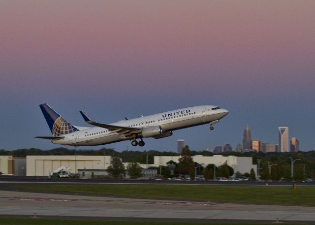 Boeing 737-700 (N24224) - This Boeing 737 is taking off from runway 18L, with the "big buildings" of downtown Charlotte, North Carolina visible in the distance. 18:53, 16 October 2011.