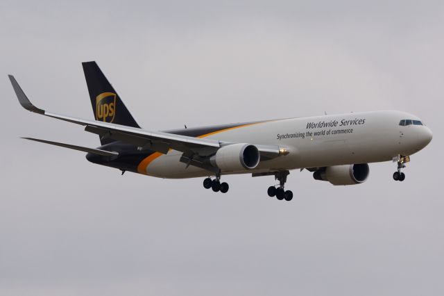 BOEING 767-300 (N361UP) - UPS - N361UP - B767-300 - Arriving KDFW 12/19/2013