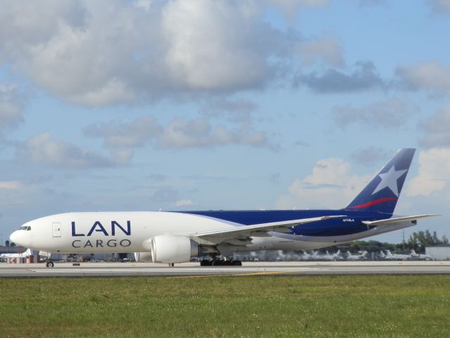 BOEING 777-200LR (N778LA)