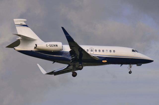 Dassault Falcon 2000 (C-GENW)