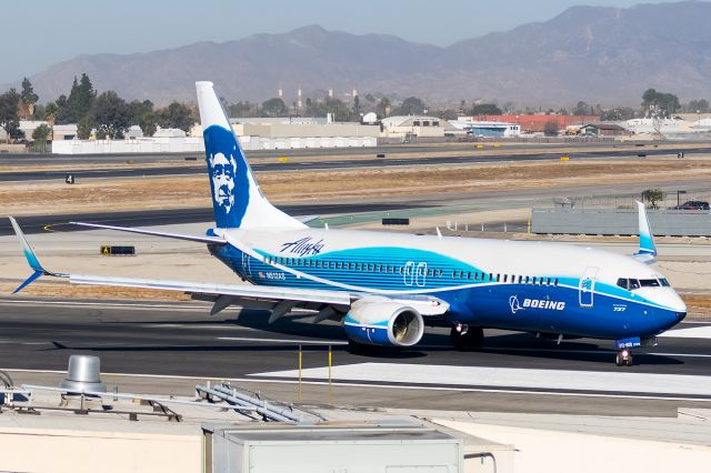 Boeing 737-800 (N512AS) - Spirit of Seattle arriving from Seattle looking rather sleek 