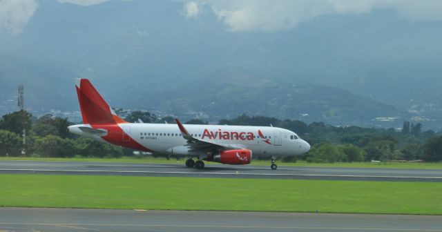 Airbus A319 (N703AV)