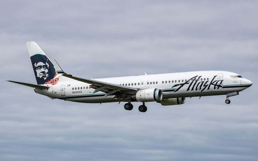 Boeing 737-800 (N532AS)