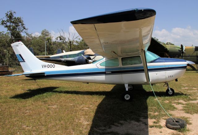 Cessna Skylane (VH-DOO) - 50 year old 182 still going strong