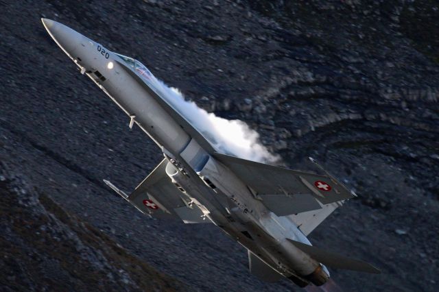 McDonnell Douglas FA-18 Hornet (J5020) - Fliegerschiessen Axalp