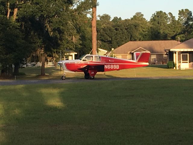 Beechcraft 35 Bonanza (N689B)