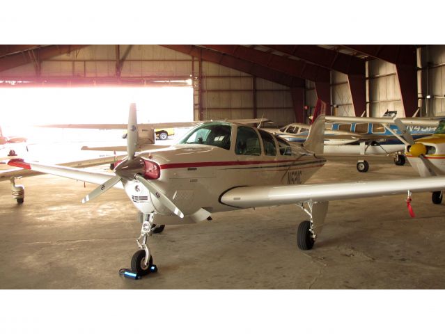 Beechcraft Bonanza (33) (N521C) - A very nice Bonnie!