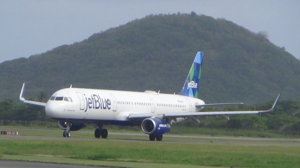 Airbus A321 (N961JT)