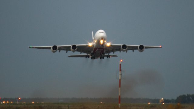 Airbus A380-800 (A6-EDC)