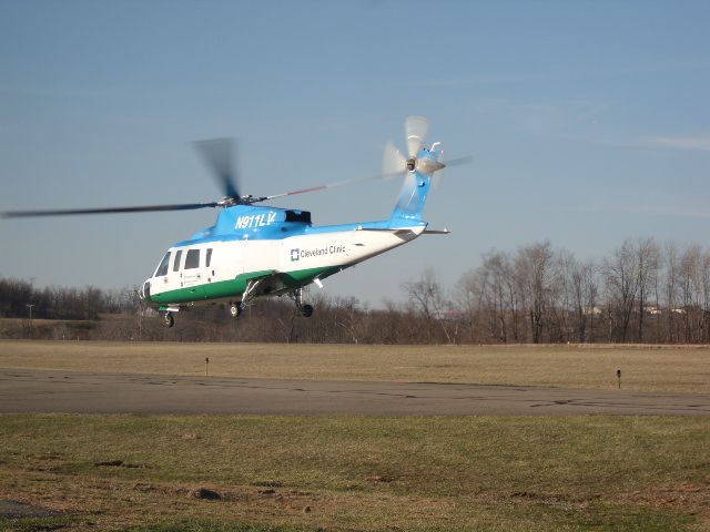 Sikorsky S-76 (N911LV)